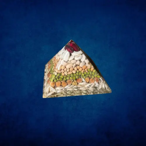 Pyramid Organic Mixed Species Hay Decor - Image 2