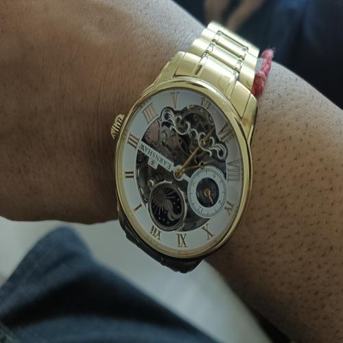 Elegant Gold-Tone Mechanical Wristwatch - Image 2